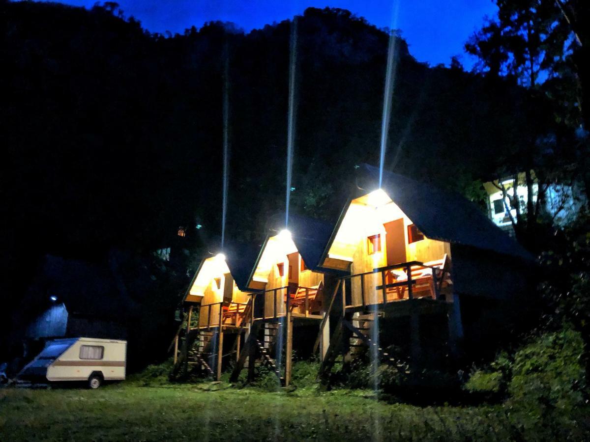 Kamp Vrbnica Hotel Pluzine Exterior photo